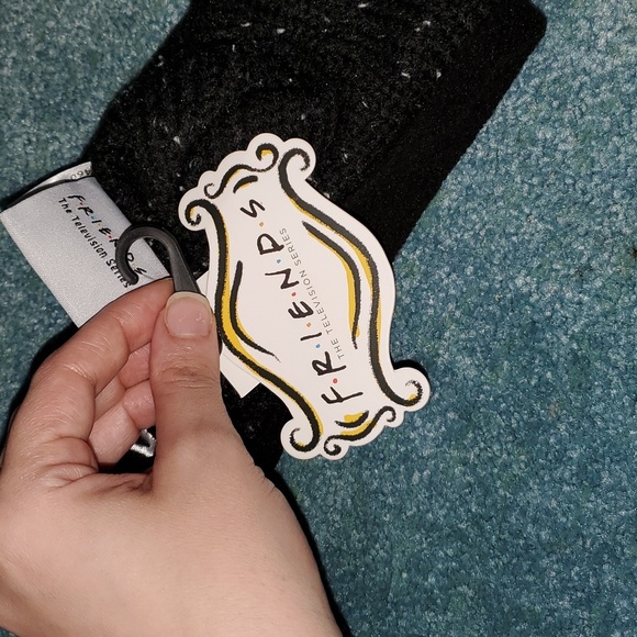 F.R.I.E.N.D.S Mittens and Headband - Picture 7 of 8